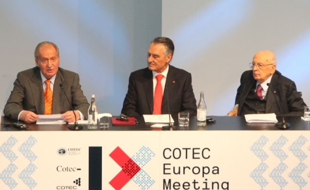 Su Majestad el Rey, durante su intervención en la clausura del IX Encuentro Cotec Europa, junto a los Presidentes de Portugal e Italia
